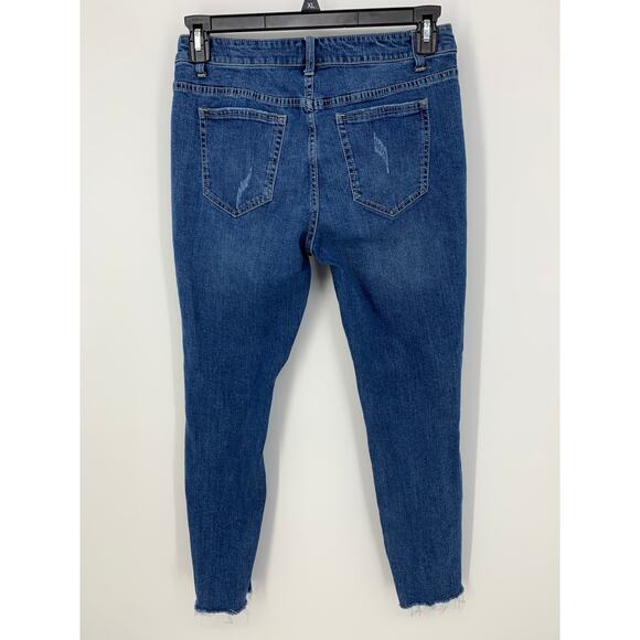 5/$16 C+J Womens Medium Blue Wash Distressed Button Fly Jeans Raw Hem Size 31 - Picture 4 of 5